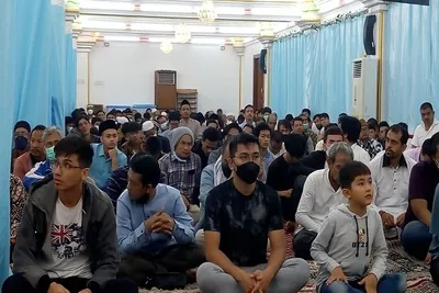 Aufführung der Hymne «Hallo Commander» in Indonesien