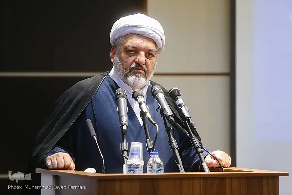 اندیشه تقریب به‌معنای دست کشیدن از عقاید نیست