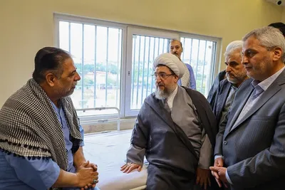 عیادت نماینده ولی‌فقیه در آذربایجان‌شرقی از جانبازان بیمارستان فجر تبریز