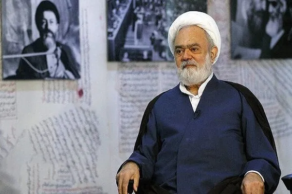 دانشجویان را در خط انقلاب تقویت می‌کرد
