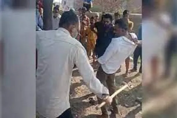 اترپردیش :گئورکشک نے مسلم نوجوان کو پیٹا، پولیس نے اسی کے خلاف مقدمہ درج کرلیا