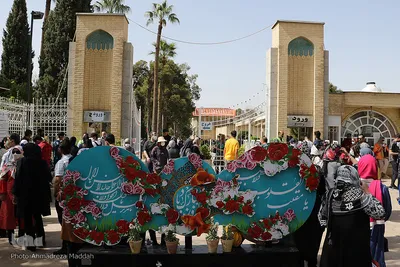 مسافران نوروزی در باغ ارم شیراز