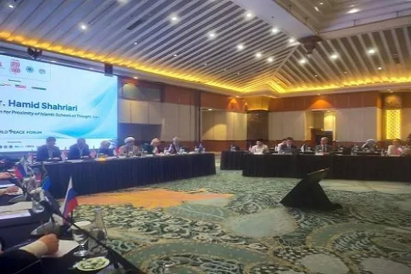 Diálogo y poder, esenciales para una paz duradera, afirma un clérigo iraní en el Foro Mundial de la Paz