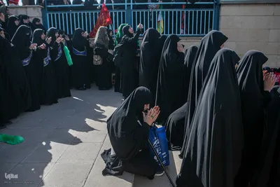 اقامه نماز بر پیکر مطهر رهبر شهید و خانواده ایشان به امامت آیت‌الله العظمی سبحانی 