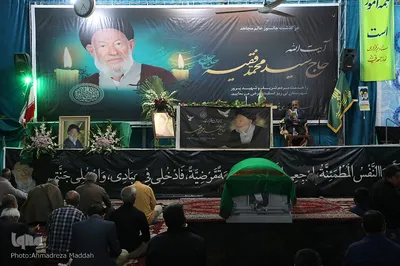 وداع مردم نی‌ریز با پیکر آیت‌الله فقیه