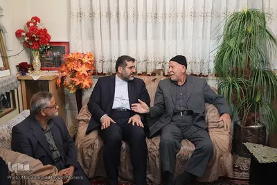 دیدار وزیر فرهنگ و ارشاد اسلامی با خانواده شهدا