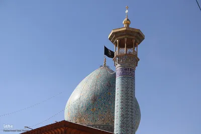 آیین سیاه‌پوشان و تعویض پرچم گنبد حرم حضرت شاهچراغ‌(ع)