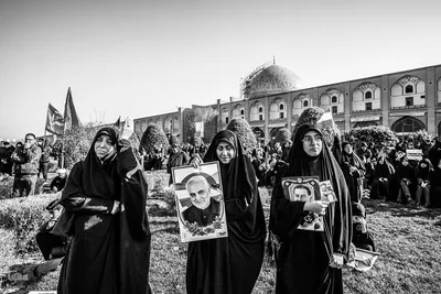 تجمع سوگواران امام خامنه‌ای در میدان امام اصفهان