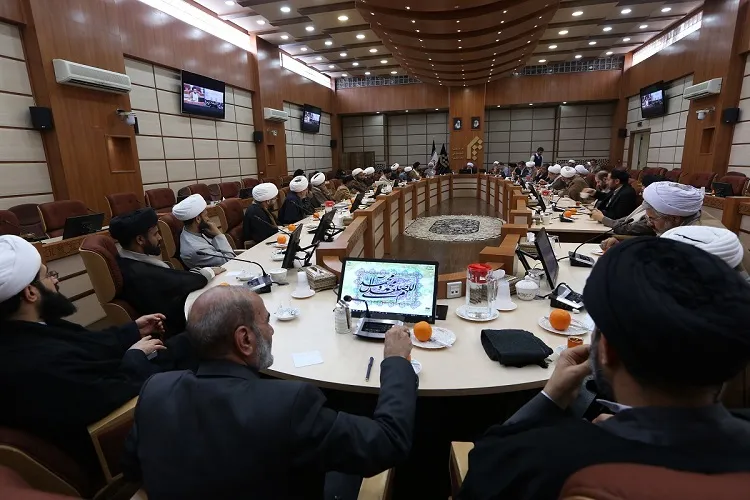 نشست مشترک هیئت رئیسه جامعةالمصطفی با مدیران واحدهای آموزشی پیوسته داخل کشور