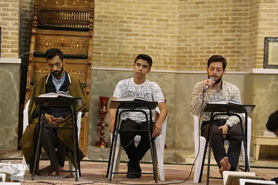 جزء خوانی دانش آموزان در شبستان مسجد وکیل شیراز