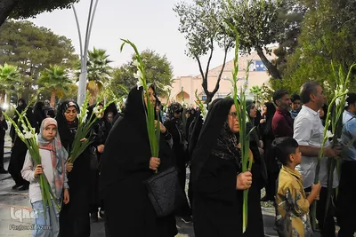 آیین عطرافشانی و گلباران مزار مطهر شهدا در اصفهان