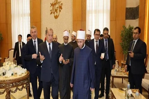 Une délégation officielle d'Ouzbékistan visite la Grande Mosquée d'Égypte