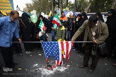 راهپیمایی یوم الله ۱۳آبان در مقابل لانه جاسوسی آمریکا