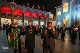 مراسم شام غریبان و لاله گردانی خادمین حرم شاهچراغ (ع)