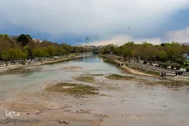 مسافران نوروزی در کنار پل خواجو‎‎