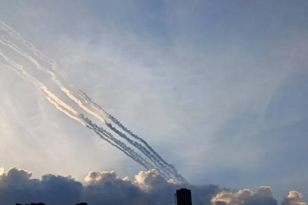 তেল আবিবে বৃষ্টির মতো রকেট বর্ষণ