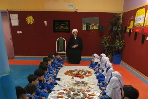 کودکان فرهنگسرای قرآن در رحلت رسول‌الله(ص) به سوگ نشستند