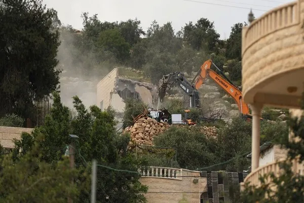 Zionist Forces Carry Out Raids, Demolish Home, Arrest Palestinians in West Bank