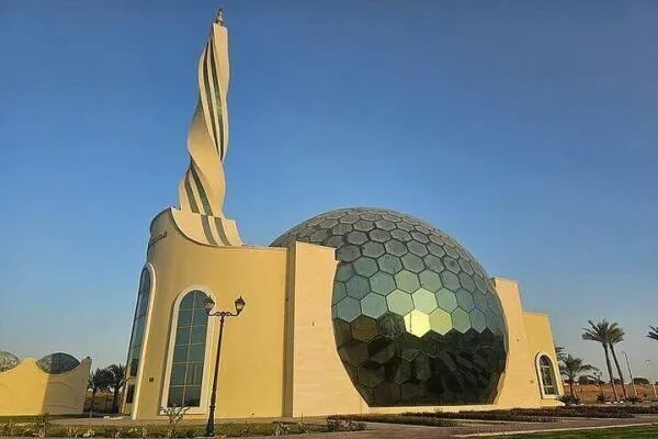 An Bude Masallaci Mai Kubba Mai Gilashi a Hadaddiyar Daular Larabawa