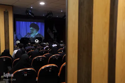 رونمایی از کتاب شعر منا منهای بسیاران
