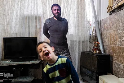 حسین وقتی شهید شد کوچکترین فرزندش کمتر از 2 سال سن داشت.
