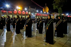 آیین لاله‌گردانی خدام حرم شاهچراغ(ع) در رثای شهادت امام رضا(ع)