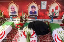 همزمان با فرارسیدن سی امین روز شهادت شهدای حادثه تروریستی حرم مطهر شاهچراغ(ع) و گرامیداشت هفته بسیج، مراسم زیارت عاشورا به همراه گلباران قبور سه شهید دوران انقلاب و هشت سال دفاع مقدس و همچنین شهدای حرم مطهر شاهچراغ(ع) توسط جمعی از بسیجیان سپاه ناحیه بقیه الله(عج) شیراز برگزار شد.