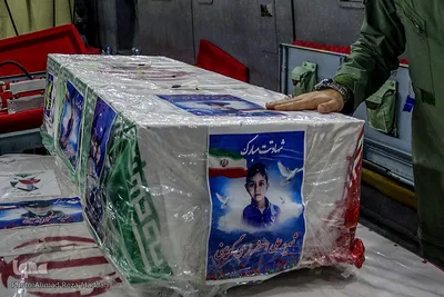 وداع پدر با کودک شهید حادثه تروریستی حرم شاهچراغ