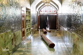 ضدعفونی كردن مستمر ضریح و صحن حرم مطهر شاهچراغ(ع)