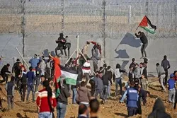 Zionist Forces Attack Gaza Protesters, Injure More than 50