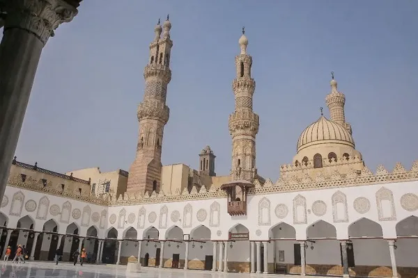 اسلام به شتافتن و پیشی گرفتن در امور خیریه تأکید دارد