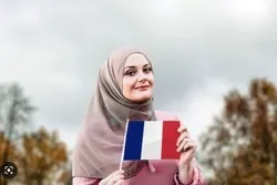 Martanin masu tsatsauran ra’ayi a Faransa kan nuna wata tattala da ta kunshi mata masu lullubi