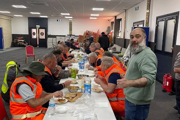 Birmingem məscidi ətraf mühitin təmizlənməsinə kömək etdiyi üçün alqışlanıb