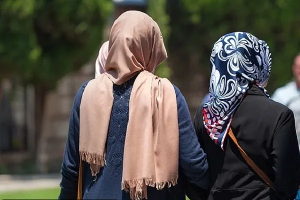 İngiltere'de Müslüman gruplar, Hinduların hedefinde