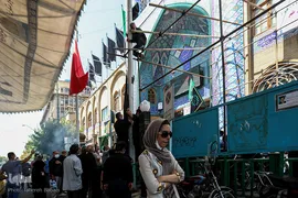 پرچم عزا بر فراز حسینیه کربلایی‌های تهران