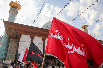 مراسم تعویض پرچم گنبد حرم حضرت شاهچراغ (ع)