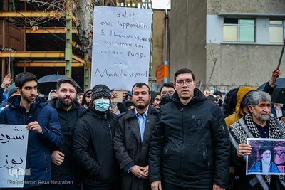 Studenten verurteilen die Beleidigung der religiösen Autorität durch Charlie Hebdo
