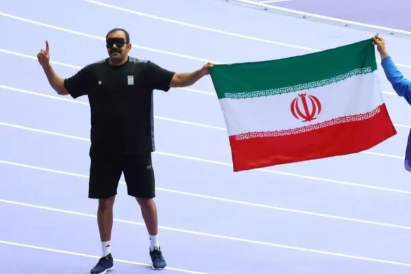 نائب‌قهرمان پارالمپیک مدالش را به امام رضا(ع) تقدیم کرد