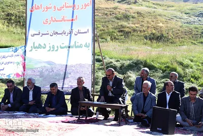 نشست خبری محمد اسکندری، مدیرکل دفتر امور روستایی و شوراهای استانداری استان آذربایجان شرقی در روستای سفیده خان
