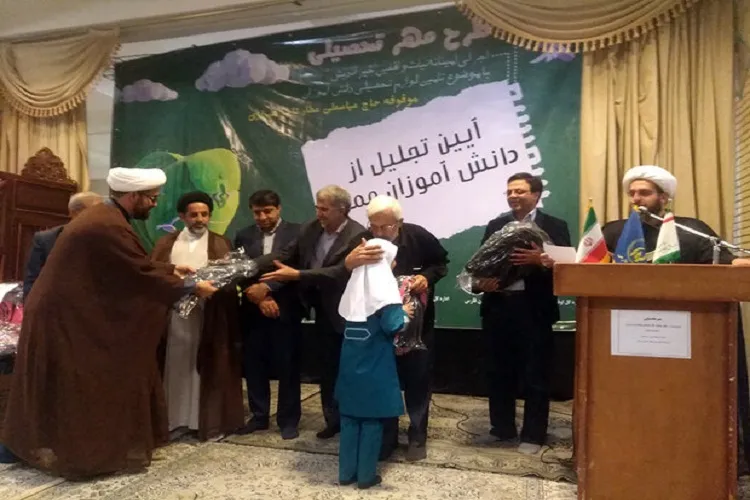 بسته‌های مهر تحصیلی از محل موقوفات فارس توزیع شد
