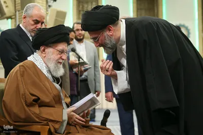 دیدار جمعی از شاعران و اهالی فرهنگ و ادب فارسی با ر هبر معظم انقلاب