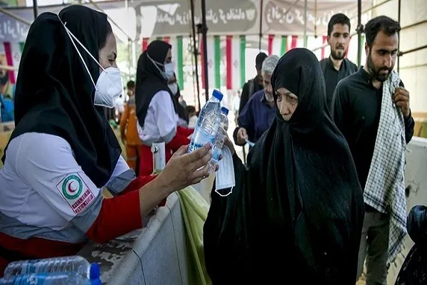 توزیع ۱۰۰ هزار بطری آب میان زائران اربعین در مریوان