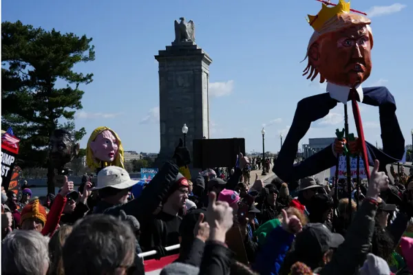 ‘Not Our War, Not Our King’: Anti-Iran War Protests Erupt in US from Coast to Coast