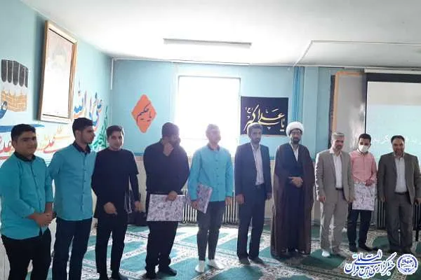 برترین‌های مسابقات قرآن دانش‌آموزی در کرج تجلیل شدند + عکس