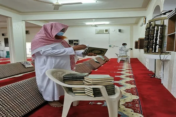 السعودية تسمح بإعادة المصاحف إلى المساجد