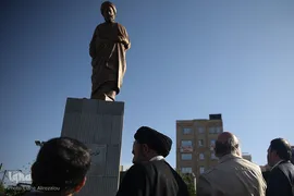 مجسمه علامه امینی در میدان الغدیر تهران