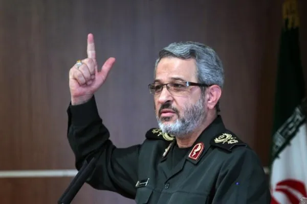 پیشکسوتان و ریش سفیدان پرچمدار دفاع از انقلاب اسلامی هستند