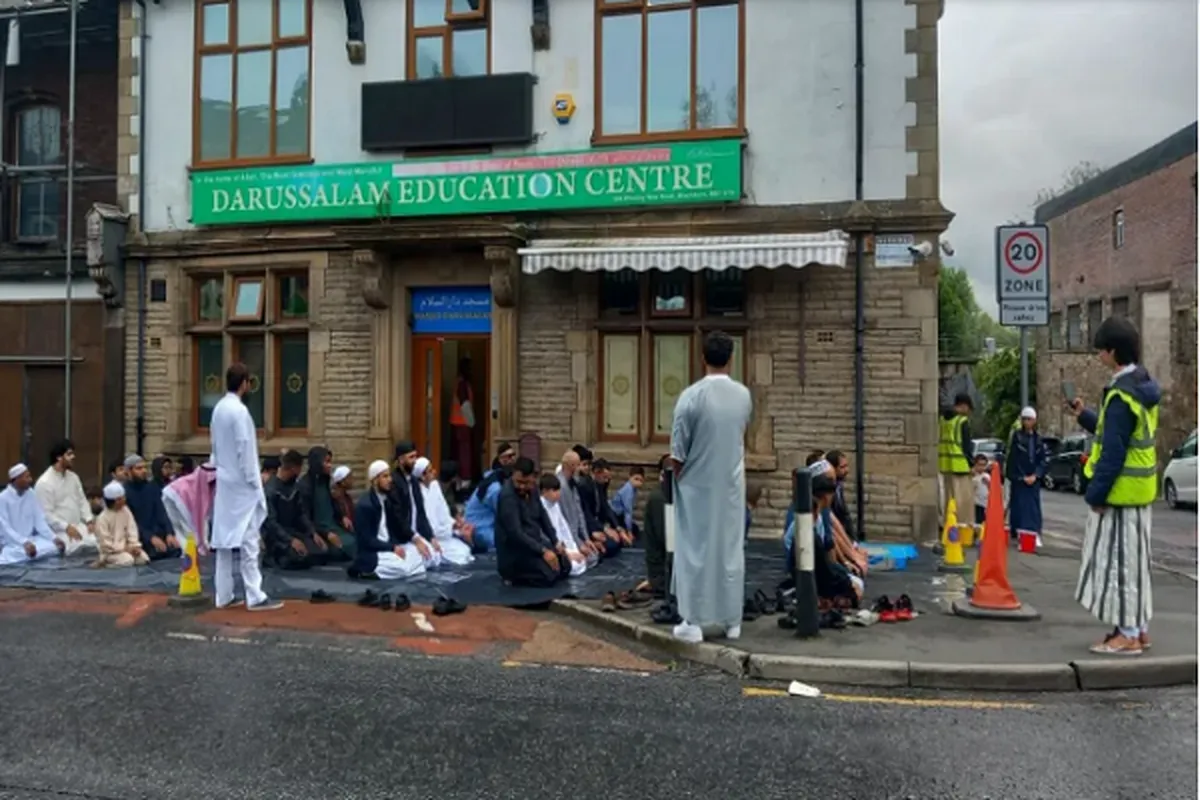 Mosques across Britain Host Worshippers on Eid   