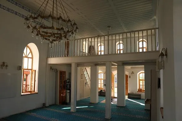 Tekirdağ'daki Kurtdere Camii mimarisiyle ilgi çekiyor