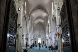Falasdinawa na debe kewa da masallacin al-Omari mai tarihi da ke tsakiyar Gaza
